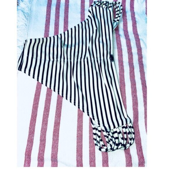 Hollister Swim Bikini Bottom Bottoms - Picture 6 of 16